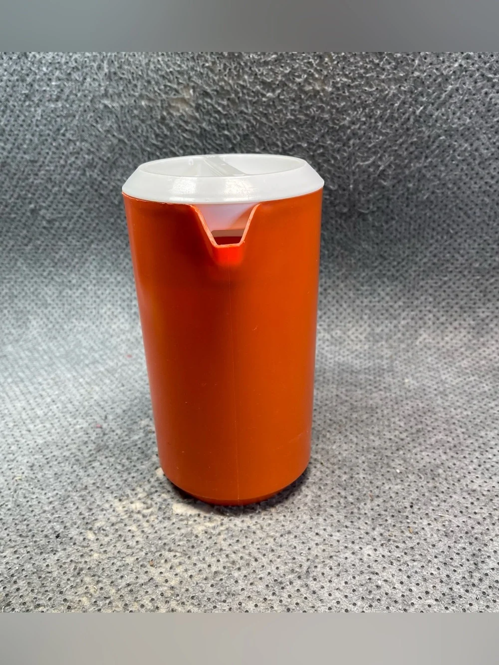 Vintage Rubbermaid Orange Drink Pitcher 2 1/4 Quart White Lid J-2445 MCM Kitchen